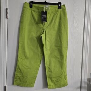 Monroe & Main Lime Green Capris